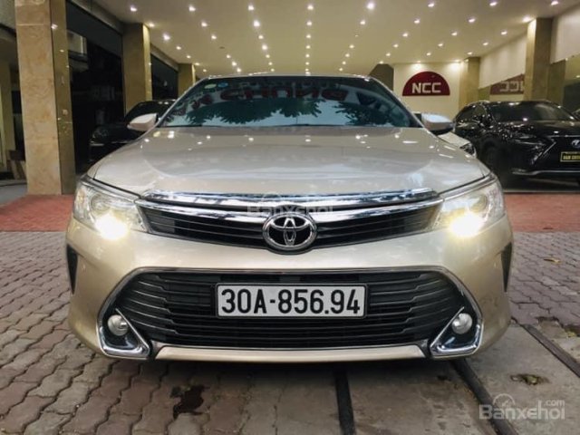 Cần bán Toyota Camry 2.5Q 2015, màu vàng cát, biển Hà Nội