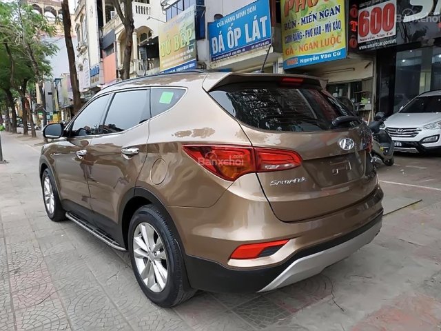 Cần bán xe Hyundai Santa Fe 2.2L đời 2017, màu nâu, số tự động