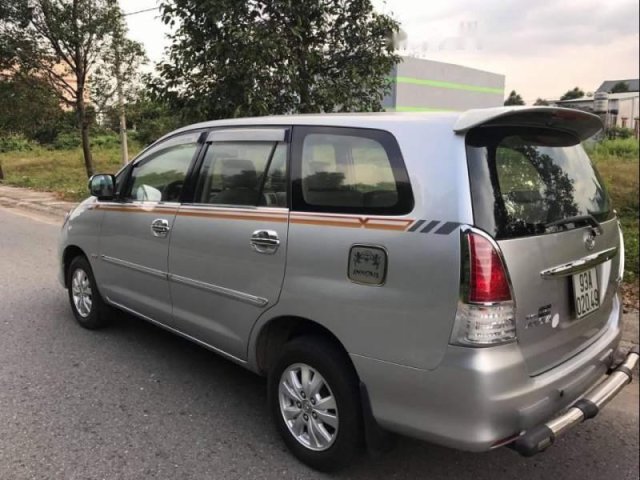 Bán xe Toyota Innova năm sản xuất 2009, màu bạc xe gia đình