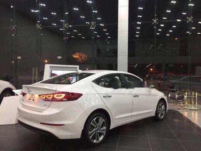 Bán ô tô Hyundai Elantra 1.6L MT đời 2018, màu trắng, mới 100%