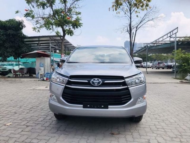 Cần bán Toyota Innova đời 2018, màu bạc, mới 100%