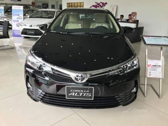 Bán Toyota Corolla altis sản xuất năm 2018, màu đen, 708tr