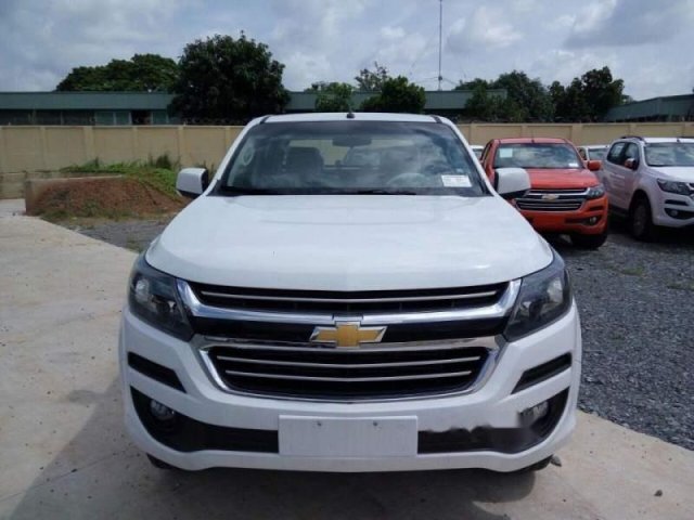 Cần bán xe Chevrolet Colorado sản xuất 2018, màu trắng, xe mới 100%