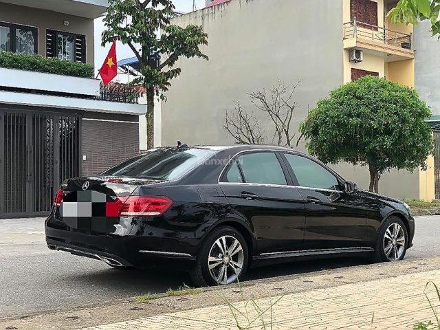 Cần bán xe cũ Mercedes E250 đời 2013, màu đen như mới