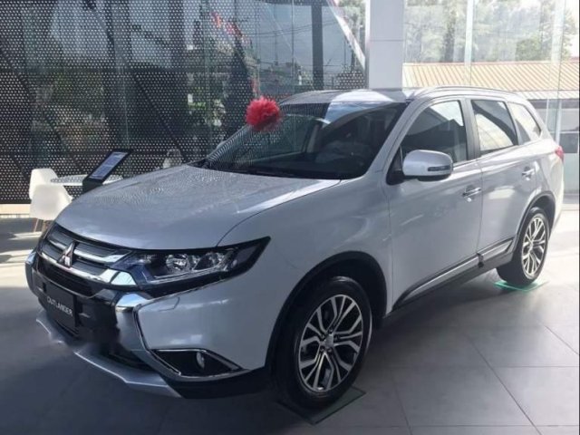 Bán Mitsubishi Outlander 2018, màu trắng