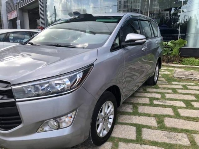 Cần bán Toyota Innova đời 2017, màu xám, giá chỉ 790 triệu