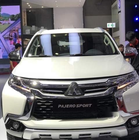 Bán xe Mitsubishi Pajero Sport 4x4AT STD năm 2018, màu trắng, nhập khẩu