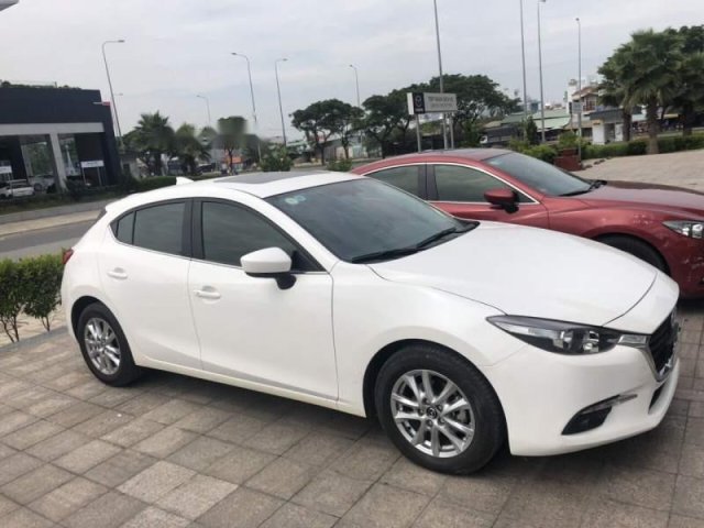 Cần bán lại xe Mazda 3 1.5 2018, màu trắng