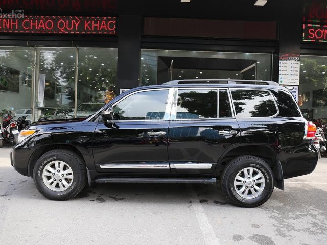 Bán Toyota LandCruiser 4.6L V8 đời 2014, màu đen