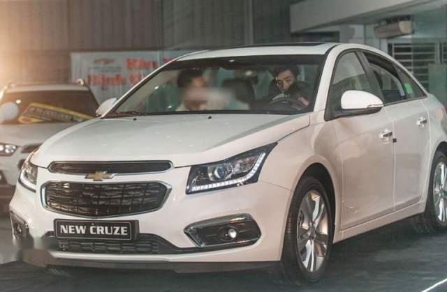 Bán Chevrolet Cruze đời 2017, màu trắng, giá tốt