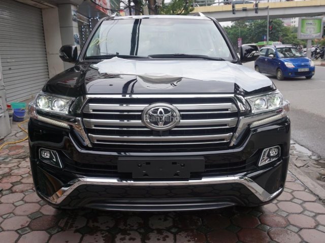 Bán ô tô Toyota Land Cruiser VX. R 4.6 AT đời 2017, màu đen, xe nhập Trung Đông mới 100%