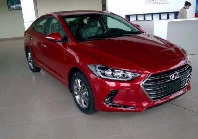 Bán xe Hyundai Elantra 1.6AT 2018, màu đỏ