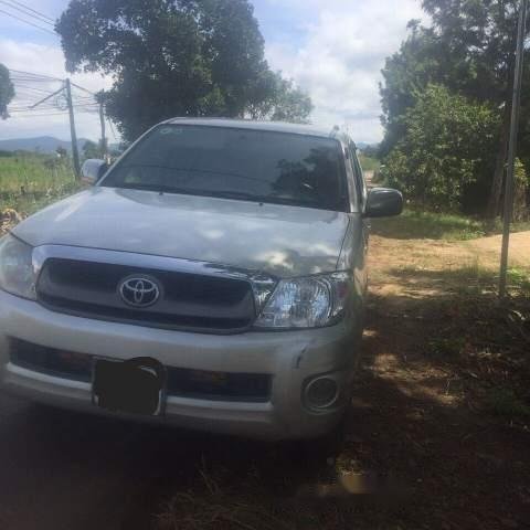 Bán ô tô Toyota Hilux 2010, màu bạc, xe nhập, chính chủ