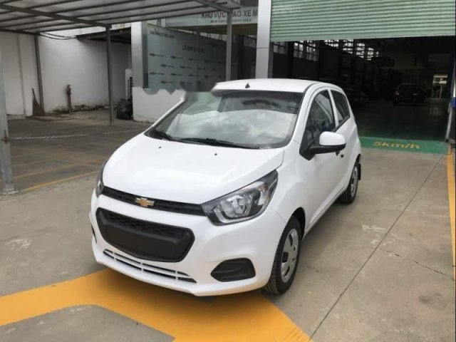 Bán Chevrolet Spark Duo đời 2018, màu trắng, giá tốt