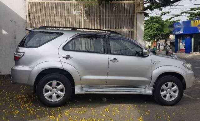 Bán Toyota Fortuner năm 2009, màu bạc còn mới, giá 505tr