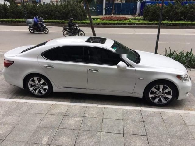 Cần bán Lexus LS 460 sản xuất năm 2008, màu trắng, xe nhập