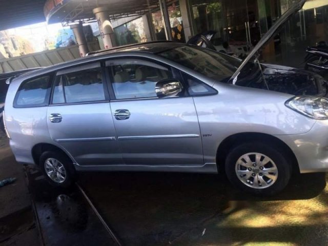 Bán Toyota Innova J năm sản xuất 2006, màu bạc0