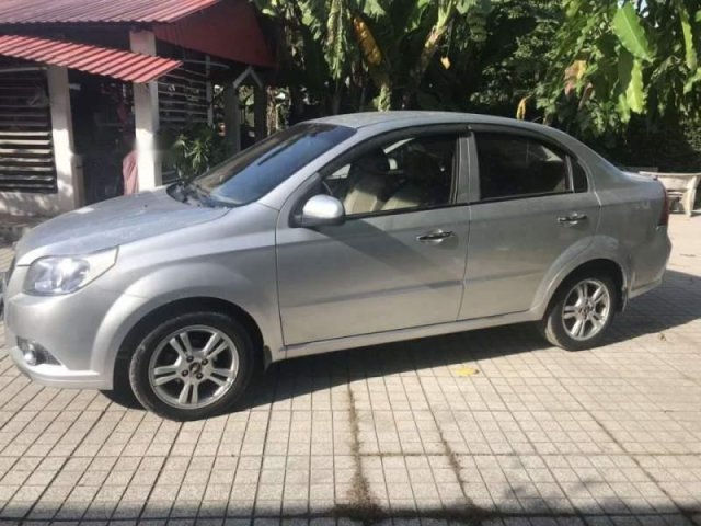 Cần bán lại xe Chevrolet Aveo đời 2014, màu bạc số tự động, giá 330tr