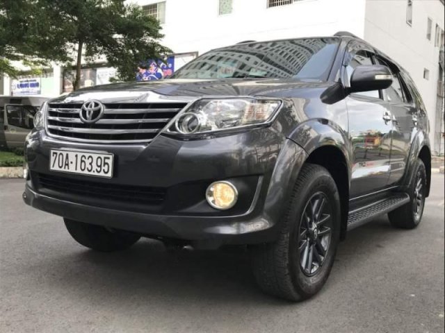 Bán Toyota Fortuner đời 2014, màu xám, 760tr0