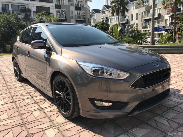 Cần bán Ford Focus Sport+ 1.5 AT Ecoboost Hatchback sản xuất năm 2016, màu xám (ghi) giá cạnh tranh