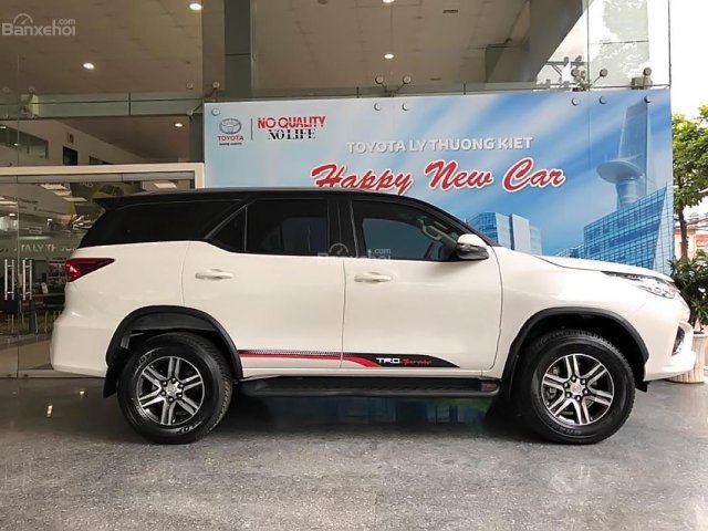 Bán xe Toyota Fortuner đời 2018, màu trắng, nhập khẩu nguyên chiếc