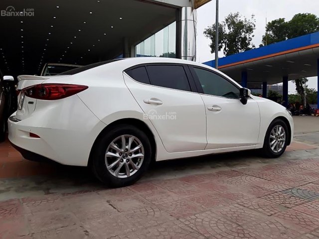 Cần bán lại xe Mazda 3 đời 2017, màu trắng, giá chỉ 650 triệu