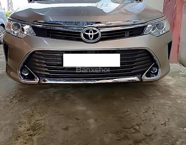 Bán ô tô Camry SX cuối 2015 màu bạc, đã đi 2,6 vạn km, lốp còn dầy bịch