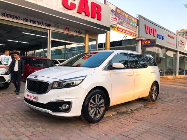 Cần bán lại xe Kia Sedona 2.2AT 2017, màu trắng