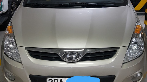 Bán Hyundai i20 AT đời 2011, màu vàng cát