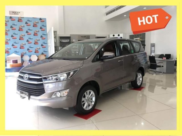 Bán ô tô Toyota Innova E đời 2018, màu xám, giá cạnh tranh