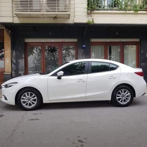 Cần bán gấp Mazda 3 năm sản xuất 2016, màu trắng