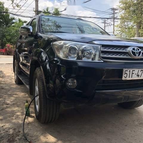 Cần bán gấp Toyota Fortuner sản xuất 2009, màu đen giá cạnh tranh