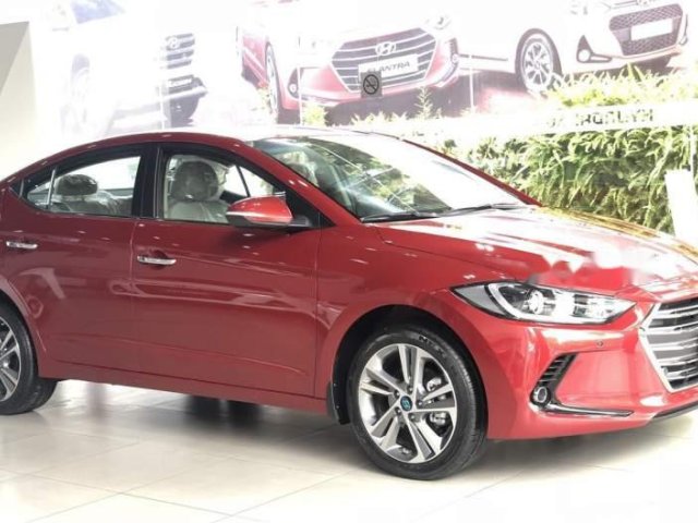 Bán ô tô Hyundai Elantra năm sản xuất 2018, màu đỏ