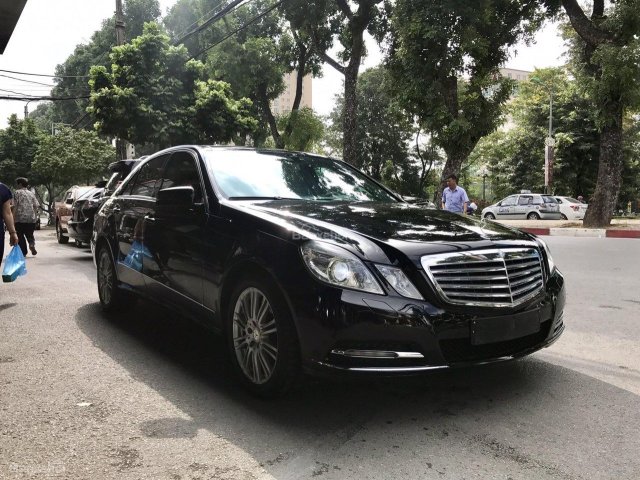 Bán Mercedes E300 đời 2011, màu đen, nhập khẩu