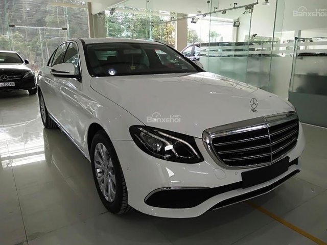 Cần bán xe Mercedes E200 đời 2018, màu trắng