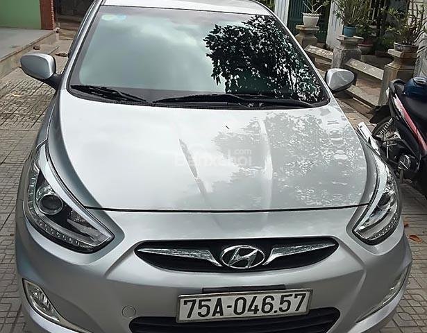 Cần bán Hyundai Accent đời 2014, màu bạc, xe gia đình sử dụng