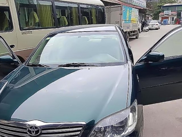 Cần bán Toyota Camry năm 2004, nội ngoại thất còn đẹp