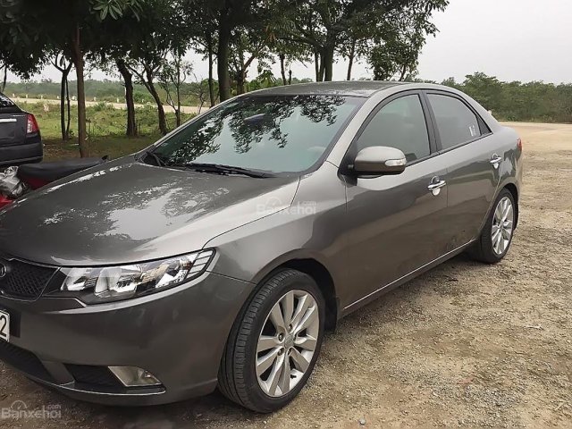 Cần bán Kia Cerato đời 2010, màu xám, xe gia đình mua mới từ đầu