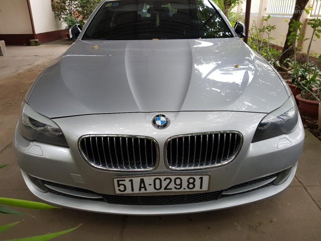 Cần bán gấp BMW 523i đời 2010, màu bạc, nhập khẩu