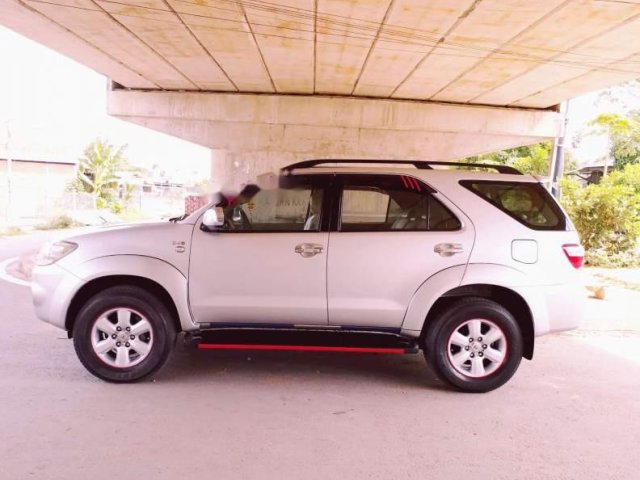 Bán ô tô Toyota Fortuner đời 2009, màu bạc như mới, giá chỉ 700 triệu