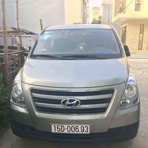 Cần bán Hyundai Starex năm 2016, màu bạc, nhập khẩu nguyên chiếc