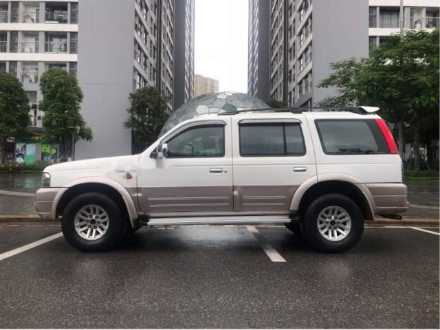 Cần bán Ford Everest 2.5MT đời 2006, màu trắng số sàn