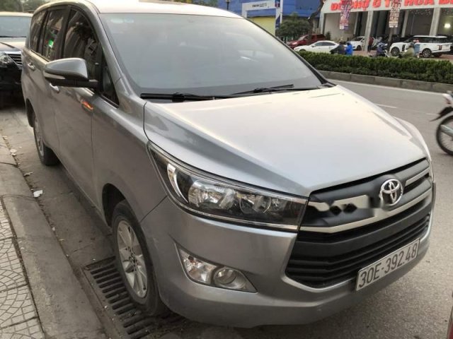 Bán Toyota Innova 2.0E sản xuất 2016, màu bạc số sàn giá cạnh tranh