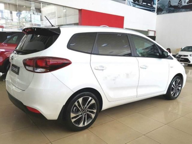 Bán Kia Rondo năm 2018, màu trắng, giá tốt