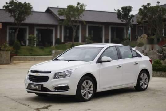 Bán Chevrolet Cruze sản xuất năm 2017, màu trắng, nhập khẩu số sàn