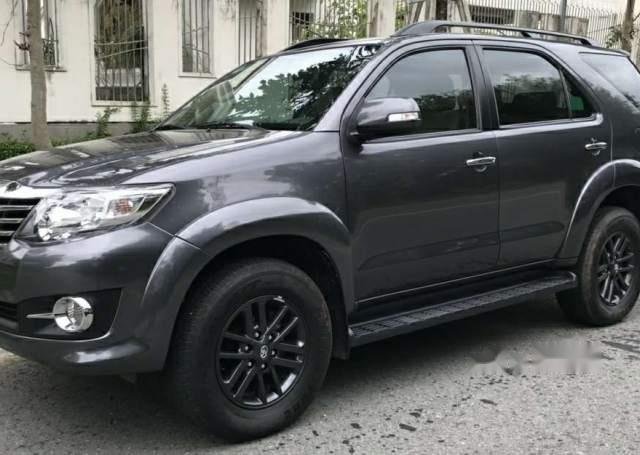 Bán Toyota Fortuner 2.7 V, màu xám, số tự động, đã đi: 50.000 km