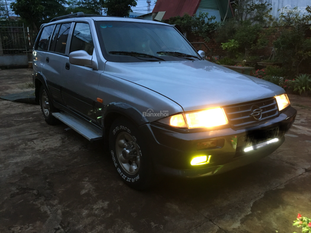 Bán ô tô Ssangyong Musso năm 1998 màu bạc, xe nhập0