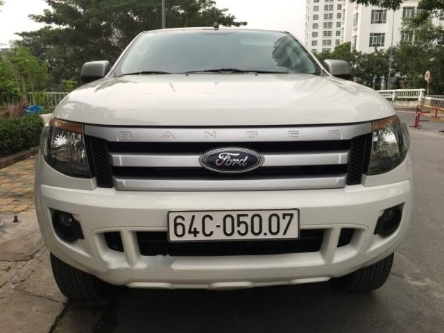 Cần bán lại xe Ford Ranger XLS sản xuất năm 2013, màu trắng, nhập khẩu