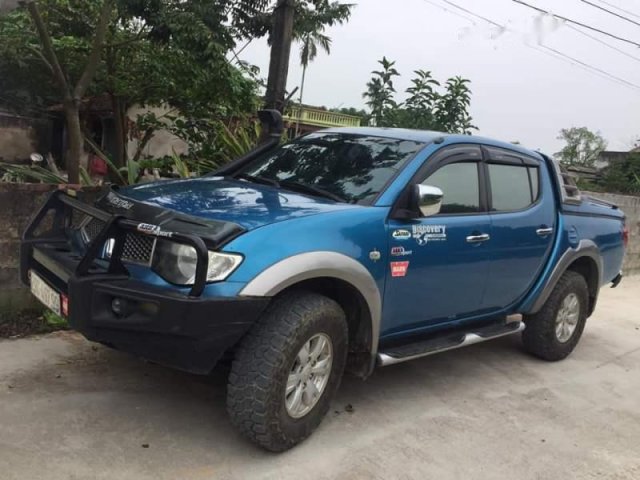 Cần bán gấp Mitsubishi Triton đời 2010, màu xanh lam, xe nhập