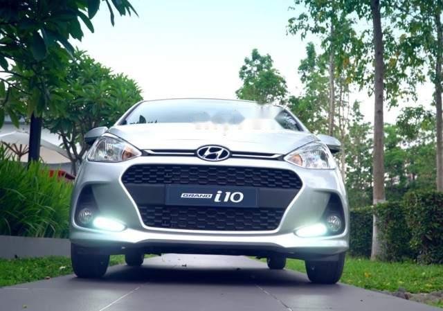 Cần bán xe Hyundai Grand i10 2018, màu bạc, đủ màu giao toàn quốc